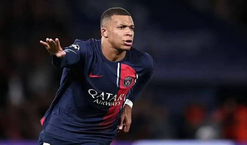 皇马跟队记者:姆巴佩检查后无大碍,下周可随队训练