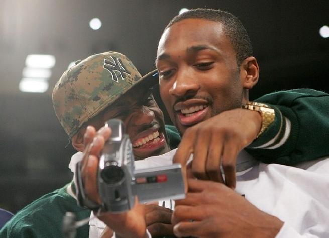 阿里纳斯:只要你说詹姆斯决定2你就有流量 所有人都该感谢他