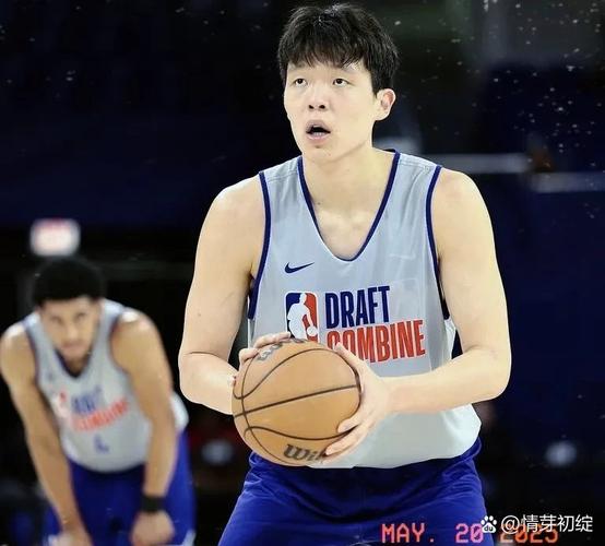 湖记:杨瀚森让质疑球队选他的人显得很蠢 他具备现代中锋的特质