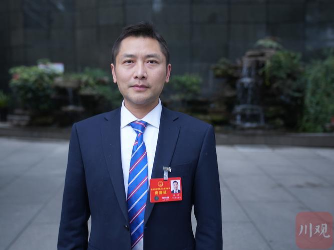 在美考察!中国男篮助教李昂晒照:听一听年少有为的故事