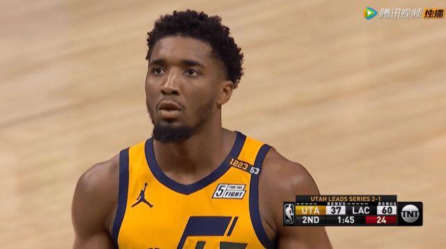 快船全员参加社区活动 小女孩问小卡多身高 后者老实回答：2米01