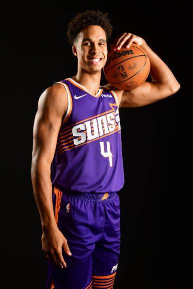 还有传球了？伊戈达罗出战20分钟 7中5拿到12分5板3助1断