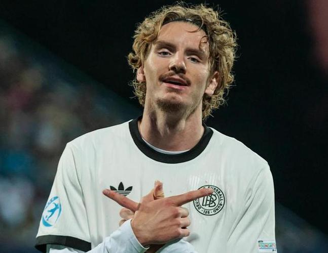 国家队首球!沃尔特马德头球抢点破门近5场4球,德国1-0领先