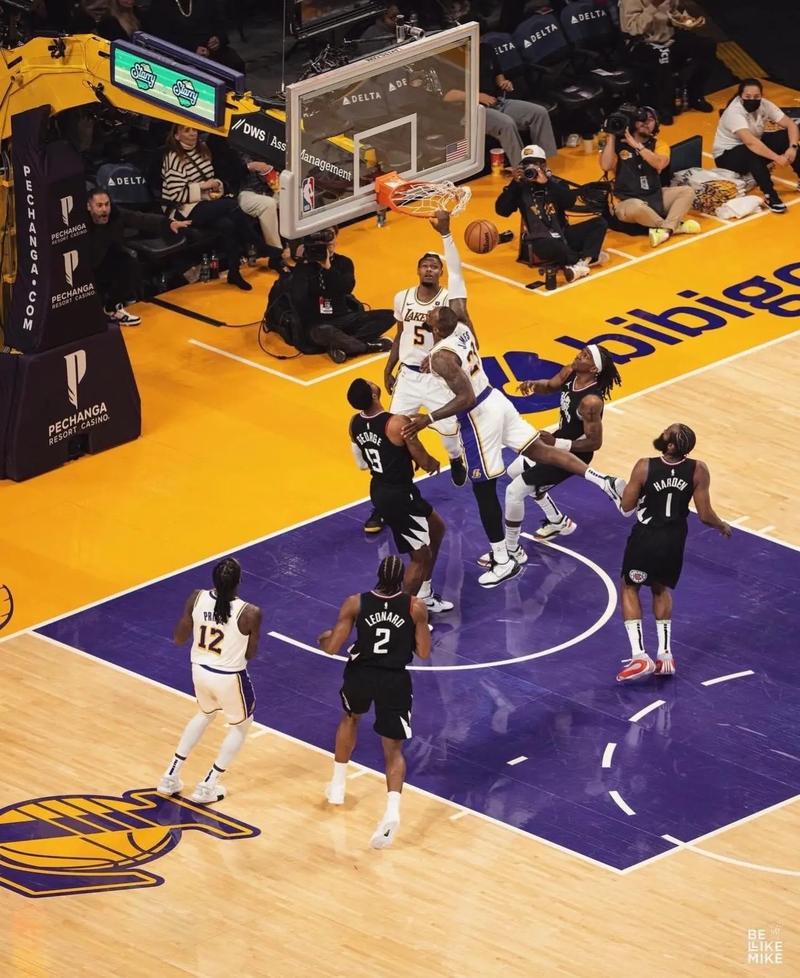 虽迟但到！保罗三分线内突一步 急停中投拿到本场首分！