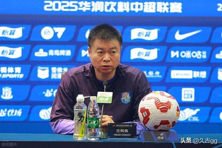 记者:于根伟身体初愈便带队训练,其实尚未彻底恢复