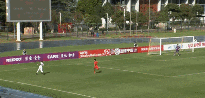 可惜！王钰栋贯穿全场送单刀，李新翔没停好调整再打被扑