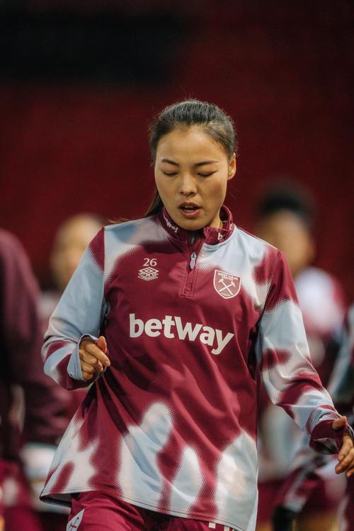 李梦雯代表流浪者女足上演苏女超首秀,并贡献一次助攻