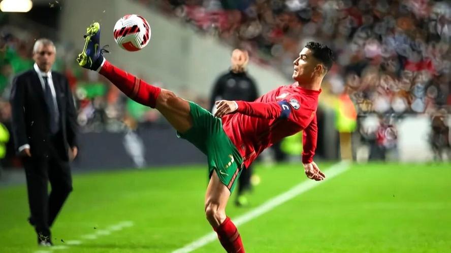 传奇不止步👑40岁C罗双响,以41球独占世预赛射手王