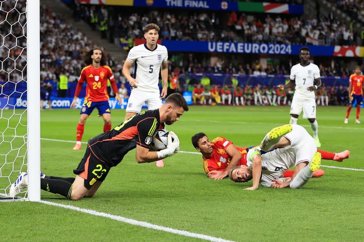 乌奈-西蒙:我们掌控了比赛并时刻保持警惕,上半场本可进更多球