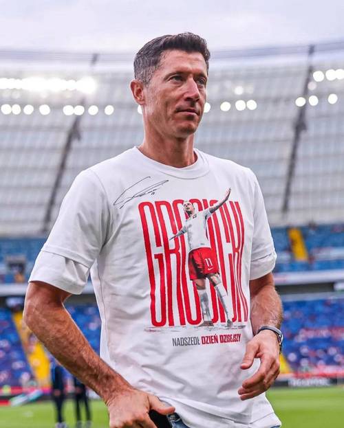 又伤1人!官方:莱万左大腿股二头肌肌肉撕裂,预计伤缺4-6周