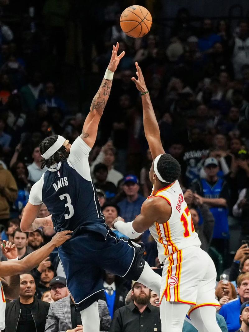 眉问题!安东尼-戴维斯14中8砍下全场最高25分 外加6板2助2断2帽