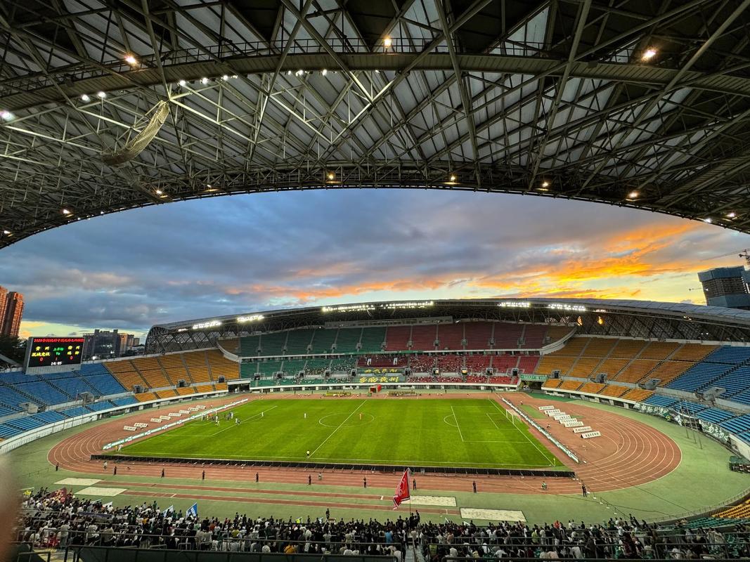 因观众向裁判投掷水杯,贵州筑城主场被中足联罚款1万元