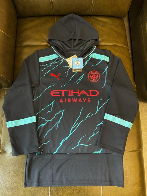 曼城发布与EAFC联名的特别版球衣：这座城，属于你！