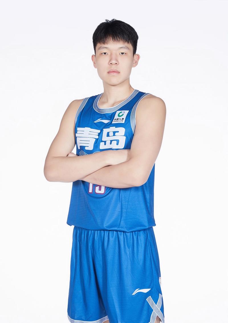 鲁媒：杨瀚森对于高强度比赛的适应程度越来越高 他没让球迷失望