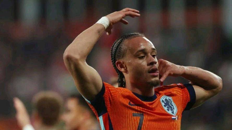 全队18失误!马祖拉:要提升身体对抗包括掩护 已和A-西蒙斯说过