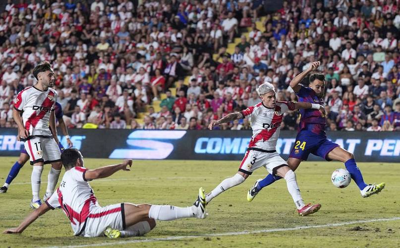 后场多面手!官方:巴萨和18岁后卫兰德里-法雷续约至2028年