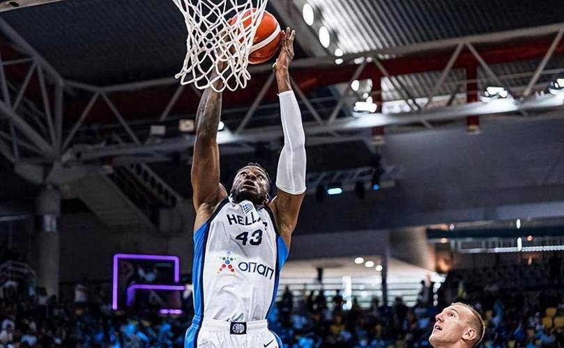 裁掉利文斯顿腾出名额!美记:雄鹿预计将于科菲签下一份正式合同