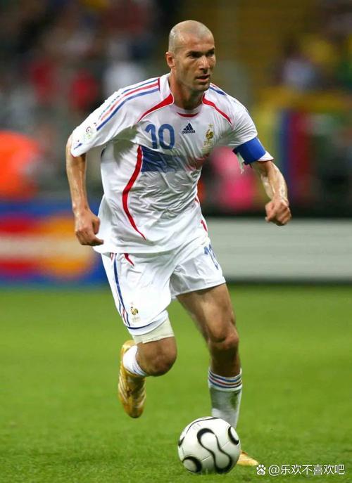 齐达内评完美球员:自己的左右脚和视野、头球,C罗/大罗进球能力