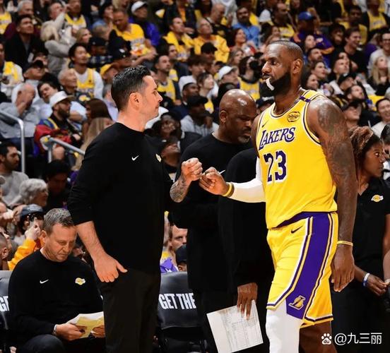 雷迪什：詹姆斯很接地气 和他相处很舒服 他和大多数队友都很亲近