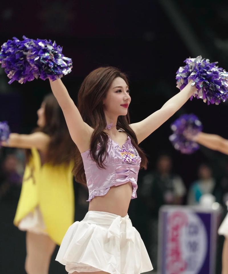 广东男篮主场啦啦队晒舞蹈视频：大长腿 小蛮腰