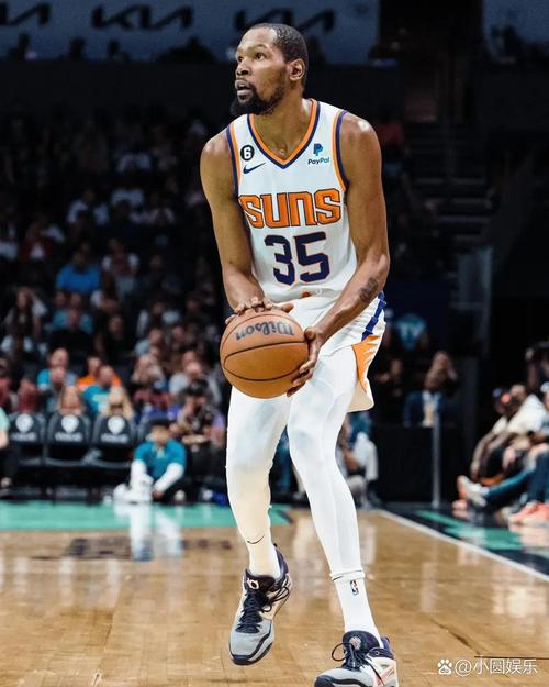 沃尔:新赛季杜兰特场均能拿28-30分 他知道自己仍然是KD