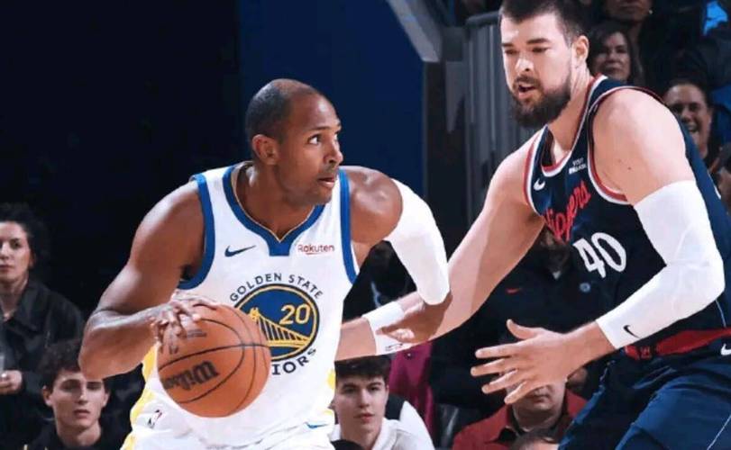 首秀发挥不错!比尔上半场两分6中6砍下12分2篮板 正负值+5