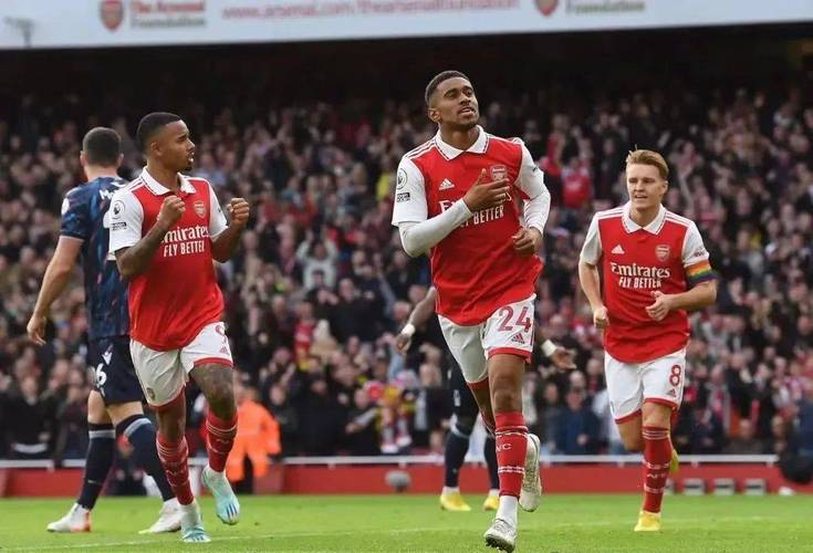 双标?昨天富勒姆同队误伤但吹停阿森纳进攻,今天双红会判继续