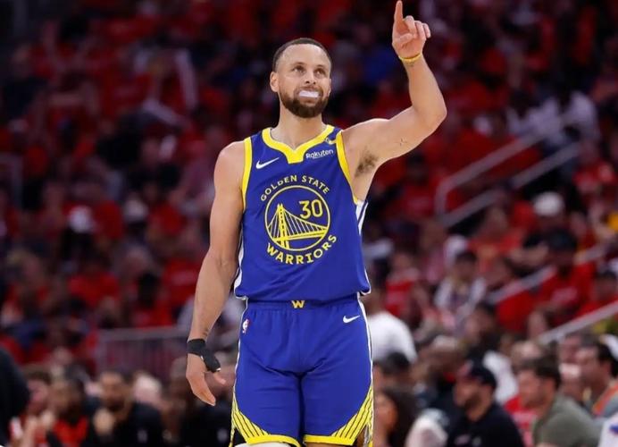 科尔:库里每天都花一个小时进行拉伸和力量训练