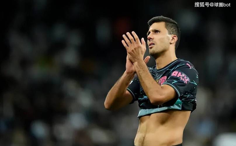 瓜帅：尼科来曼城后踢得越来越好，他和罗德里学习但更要做自己