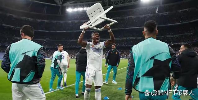 记者：阿诺德有望入选欧冠名单，阿拉巴比目鱼肌不适将接受检查