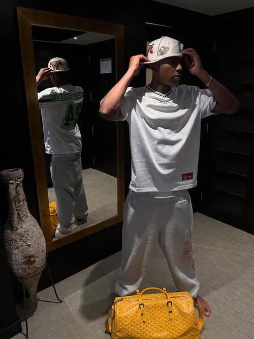 热恋ING！亚马尔社媒晒视频与女友秀恩爱