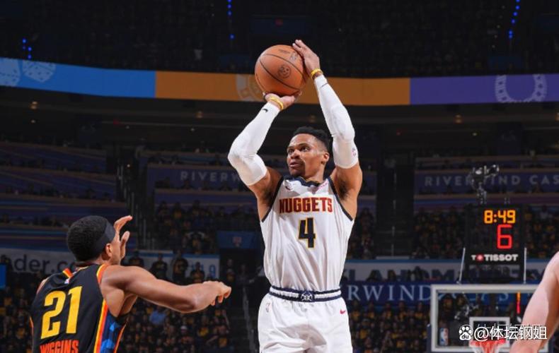 美记：威少对詹姆斯的“虚伪”行为感到厌烦 前者觉得后者不真诚