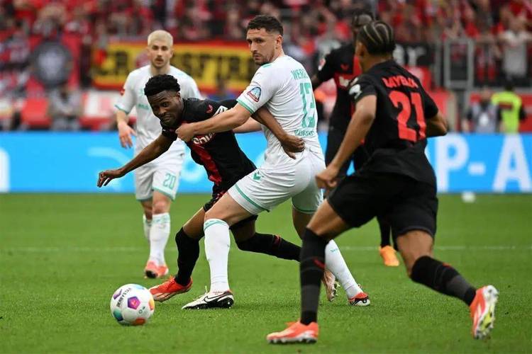 遭巴黎打花，勒沃库森队史首次在正式比赛主场被打进7球