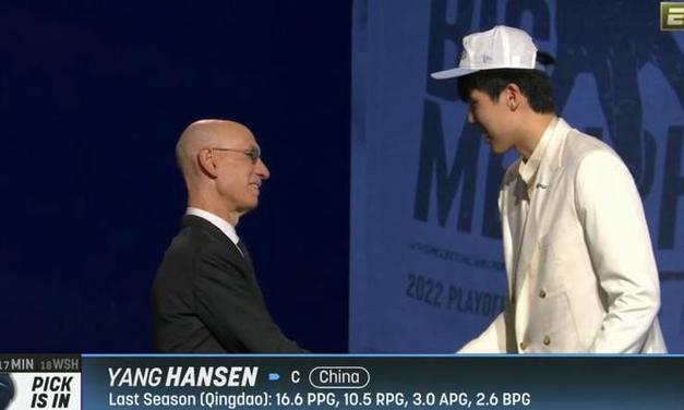 英语进步很大！杨瀚森和助教看录像 翻译一直不在全程靠自己！