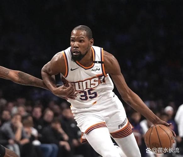 阿门:我以为训练够拼了 但杜兰特都40了比我还拼 就像在比赛一样