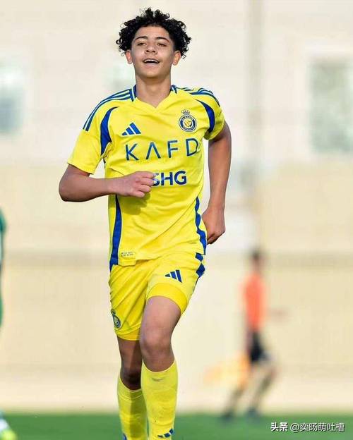 追随父亲脚步！官方：15岁迷你罗入选葡萄牙U16新一期名单！