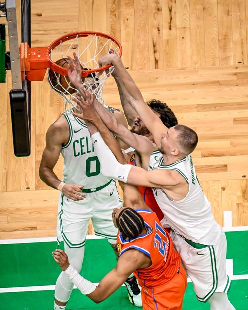 汇报一下工作!绿军首战前夕 马祖拉与新老板奇泽姆进行交流