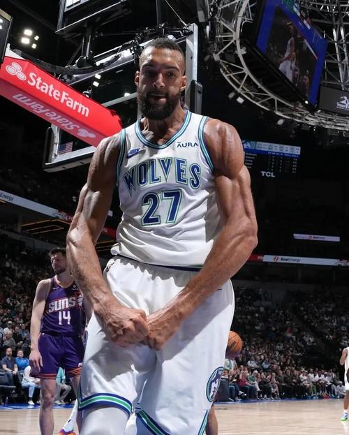 戈贝尔：通过团队的努力去争夺我的第五座DPOY 这是我的心态