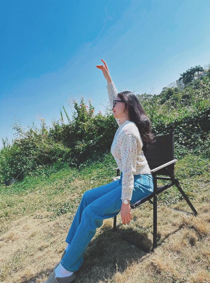 轻松惬意!埃泽社媒晒个人休闲照,配文:舒服的节奏