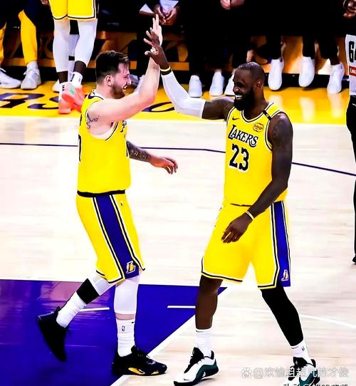 帕森斯：湖人进攻问题很大 就算詹姆斯回归还是不够