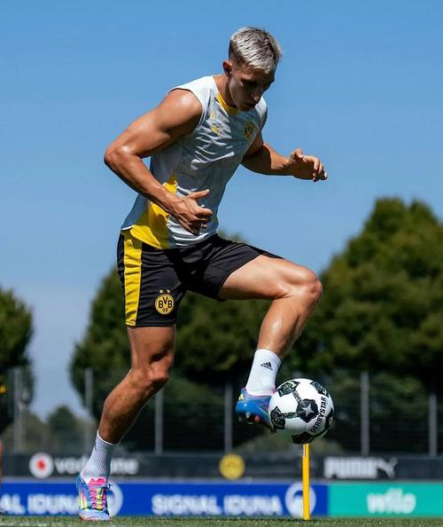 拜仁有意施洛特贝克！图片报：多特想打感情牌，可能强留合同到期