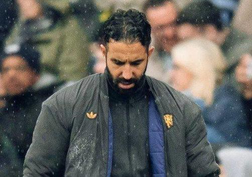 无锋阵力克红军!曼晚:阿莫林面临是否继续启用舍什科的幸福烦恼