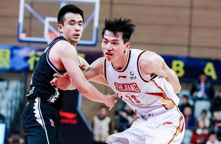 技高一筹！亚马尔晒与科亨打乒乓球视频，配文调侃：我的儿子