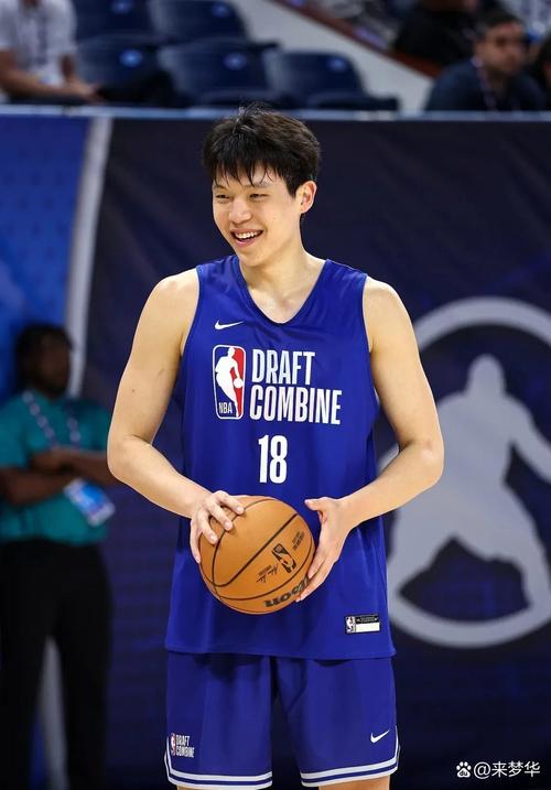 【菜鸟观察】杨瀚森首秀2分1板 状元弗拉格13投仅4中 探花轰34+7