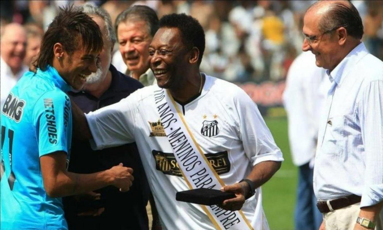 今天贝利85岁诞辰，桑托斯纪念：过去、现在、未来，他都是永恒的