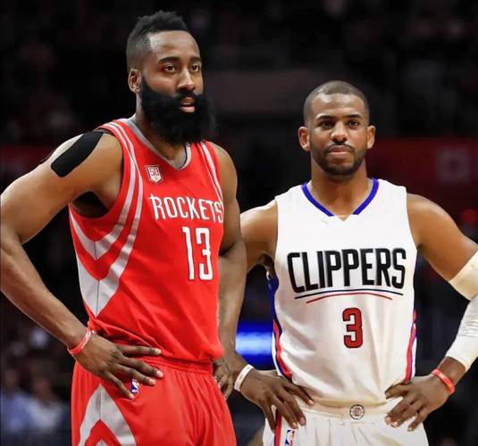 曾经的船长呐！保罗回归首战替补5中1&三分4中1得4分 送出4次助攻