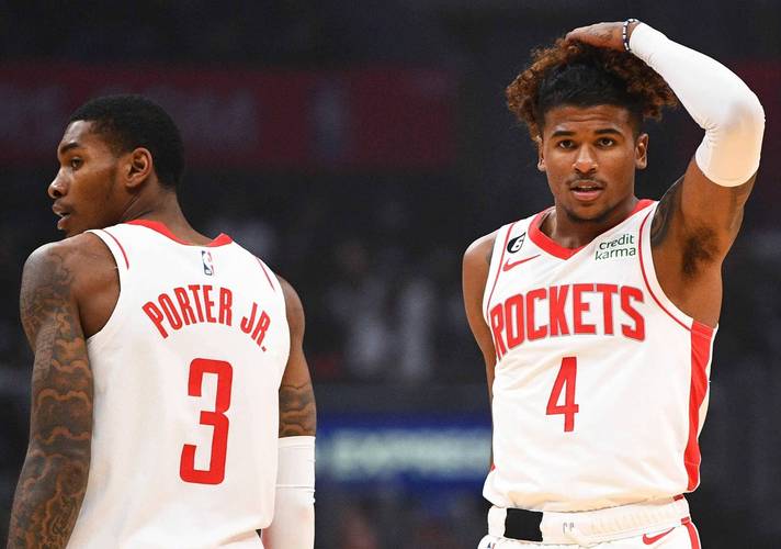 美记：小凯文-波特因左脚踝扭伤 最少将缺席接下来的两场比赛！