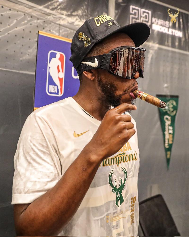 米德尔顿谈球迷穿他雄鹿22号球衣：无法用言语表达感激之情