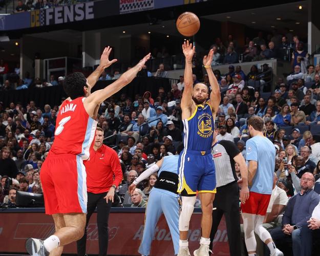 NBA历史仅5人在37岁及以上多次砍40+：老詹13次断档 乔库勾邮在列