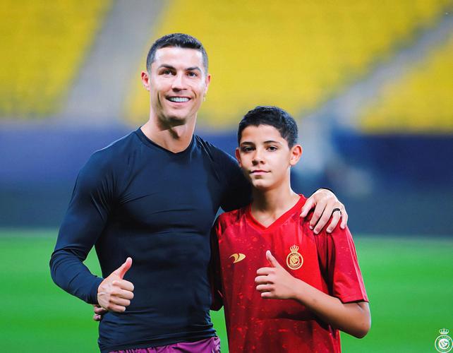 前队友：C罗至少还有两大生涯目标：1000球+与迷你罗父子同台